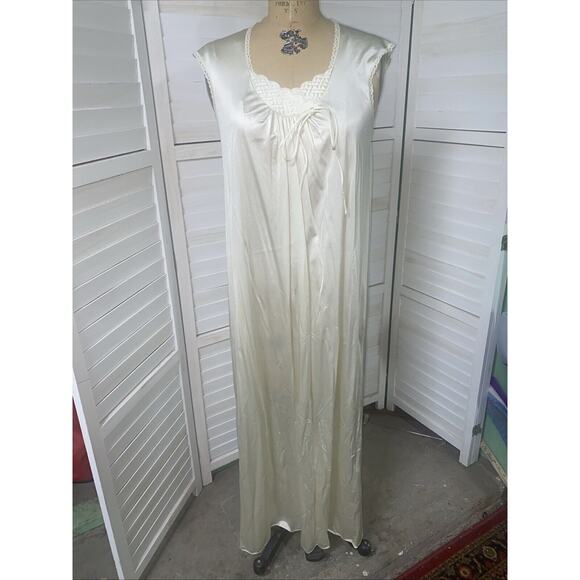 Vintage 2 Piece Vanity Fair Nightgown Peignoir Robe Set Nylon Cream Small - Picture 7 of 11
